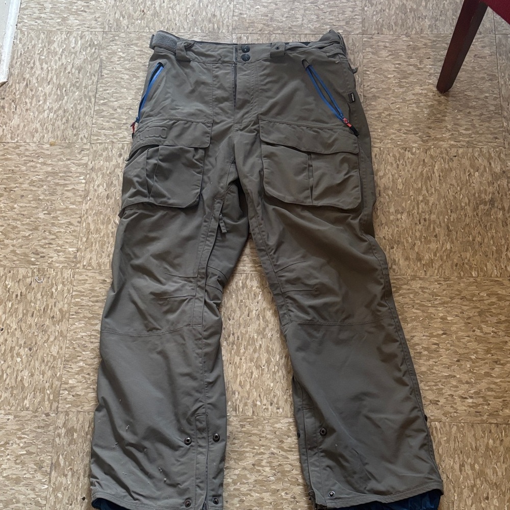 Thirtytwo gray ski pants with blue features